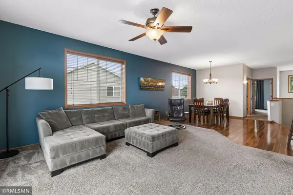 1719 Gotland LN, Shakopee, MN 55379