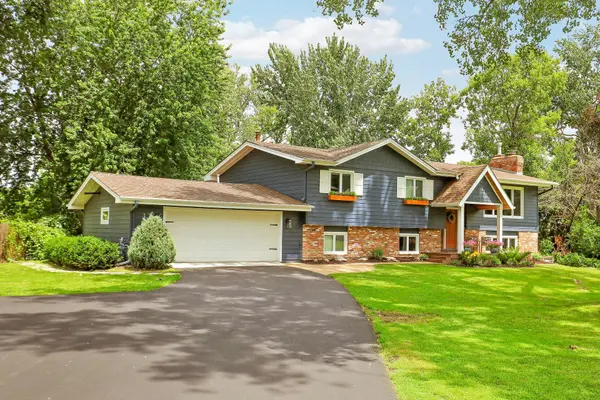 193 Ridgeview DR, Wayzata, MN 55391