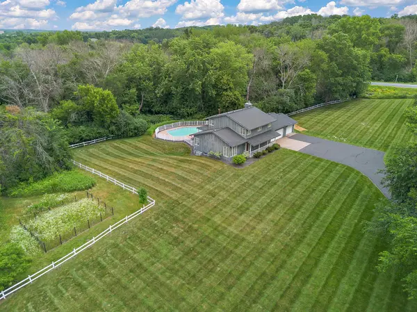 698 Badlands RD, Hudson, WI 54016