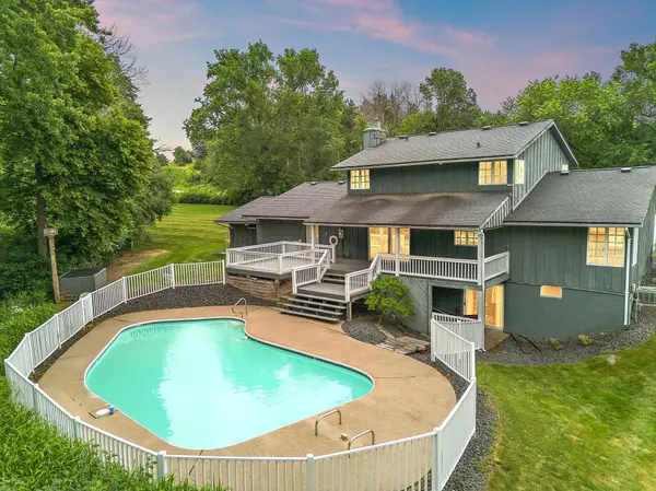698 Badlands RD, Hudson, WI 54016