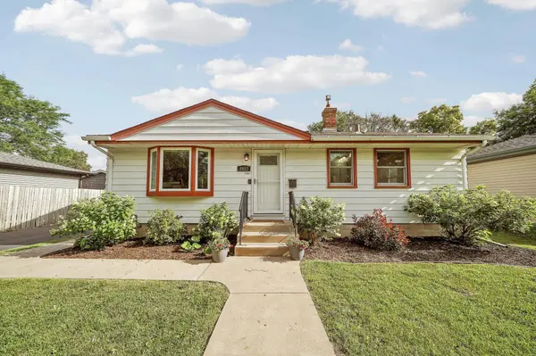 2017 Villard AVE, Saint Paul, MN 55116
