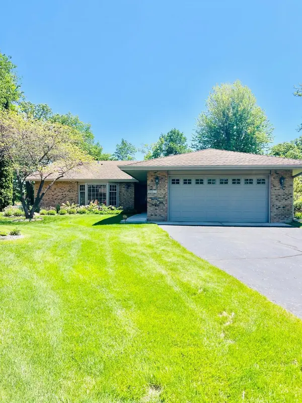 50 Holly LN N, Plymouth, MN 55447