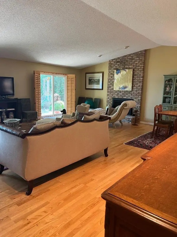 50 Holly LN N, Plymouth, MN 55447