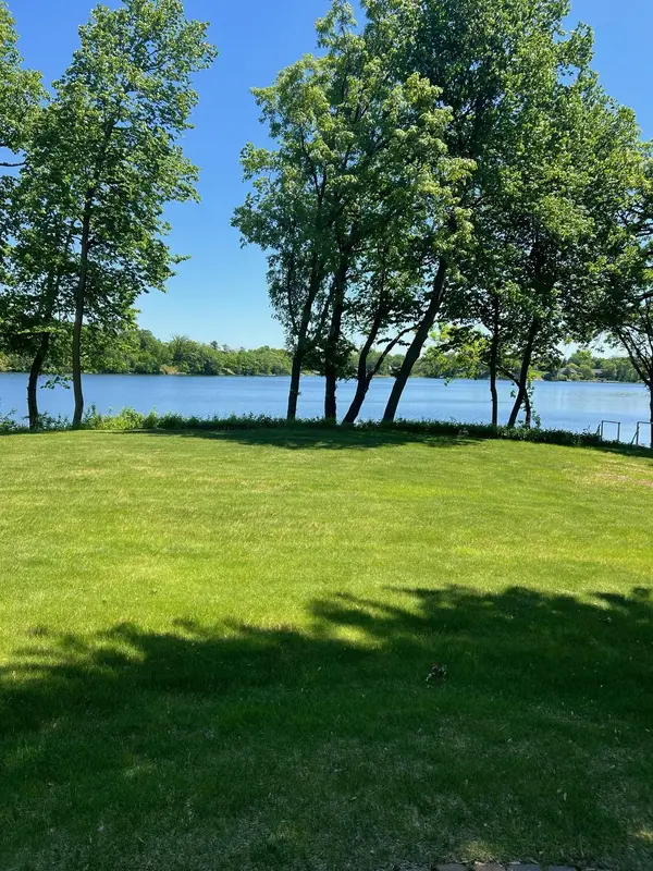 50 Holly LN N, Plymouth, MN 55447