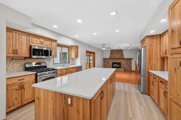 7910 W Park Hills DR, Bloomington, MN 55438