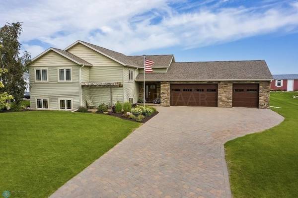 2310 Meadow LN, Hawley, MN 56549