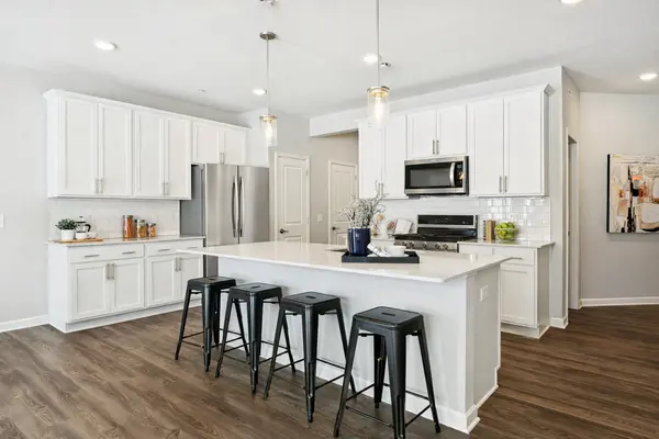 4860 Avery CT, Eagan, MN 55123