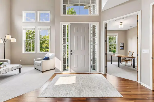 7569 Ridgeview PT, Chanhassen, MN 55317