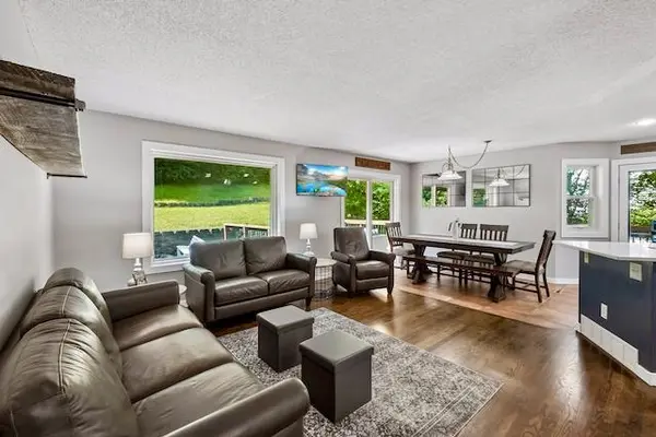 626 Hillside DR, Eagan, MN 55121