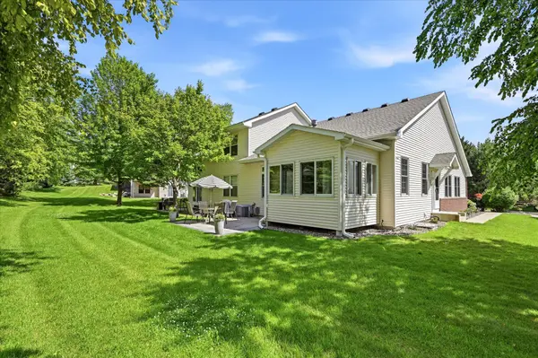2446 Autumn Ridge CT, Chanhassen, MN 55317