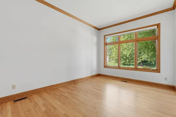 9272 Duckwood TRL, Woodbury, MN 55125
