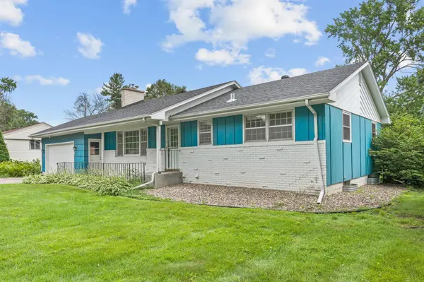413 Whitegate LN, Minnetonka, MN 55391