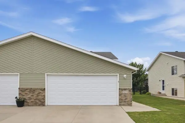 5270 49th AVE S, Fargo, ND 58104
