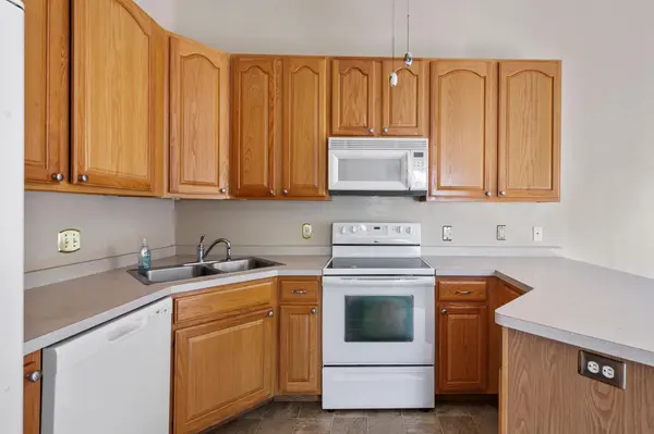 1320 S Trail DR, Faribault, MN 55021