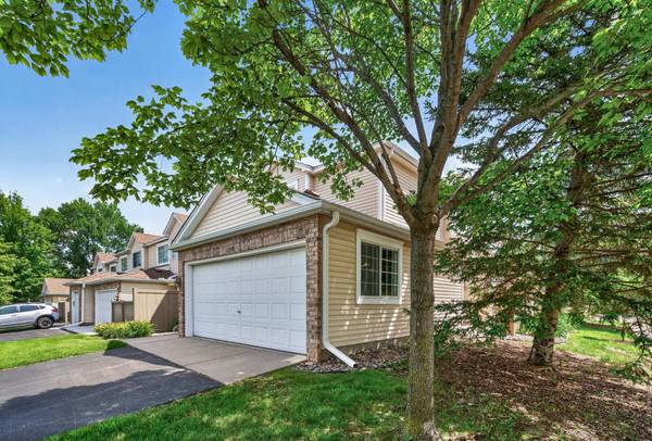11208 Providence LN, Eden Prairie, MN 55344