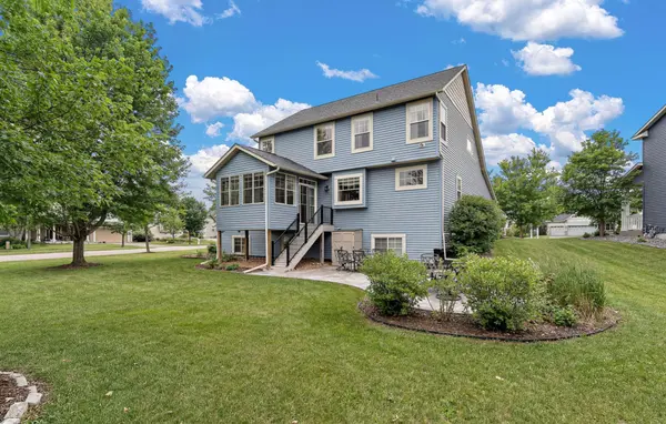 2454 Sandstone PL, Woodbury, MN 55129