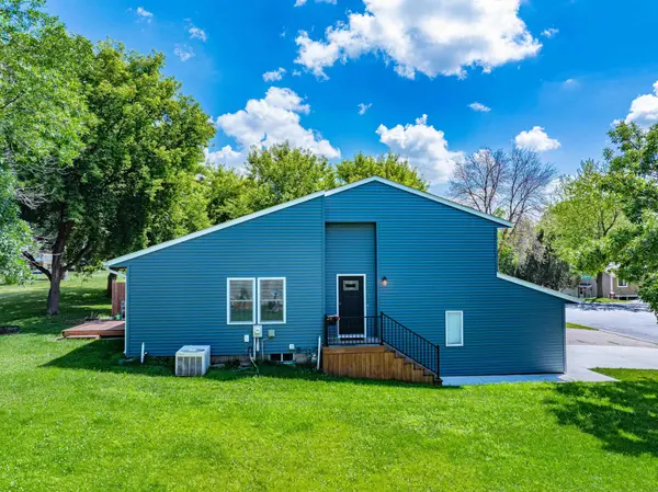 1035 Fox Run RD, Waconia, MN 55387