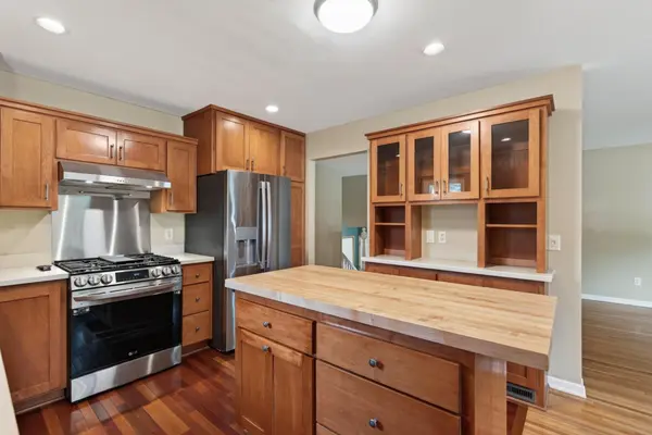 5570 Schutta RD, Shoreview, MN 55126
