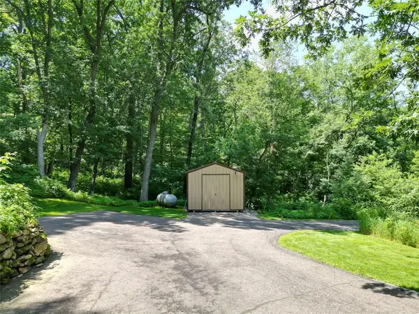 E865 Woodridge DR, Eau Claire, WI 54701