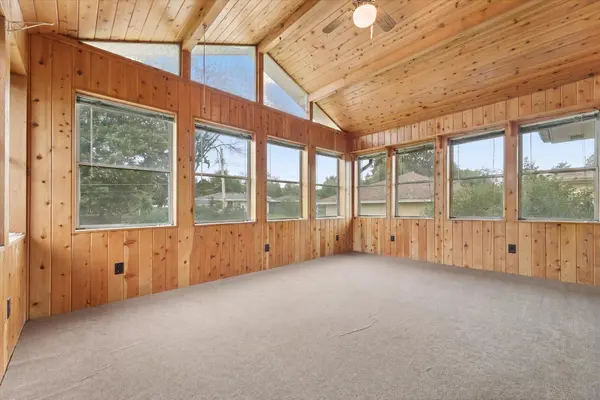 6400 Perry AVE N, Brooklyn Center, MN 55429
