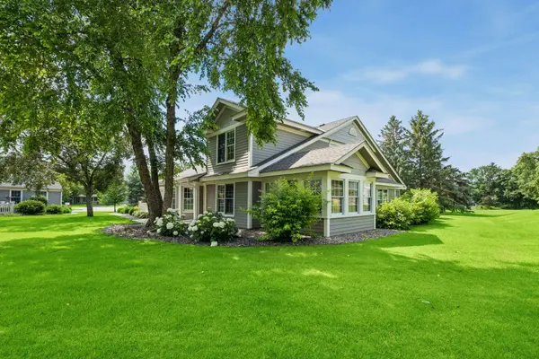1729 Donegal DR, Woodbury, MN 55125