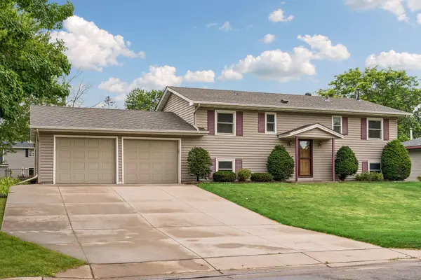 10424 Zion ST NW, Coon Rapids, MN 55433