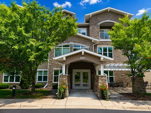 601 Levander WAY #320, South Saint Paul, MN 55075