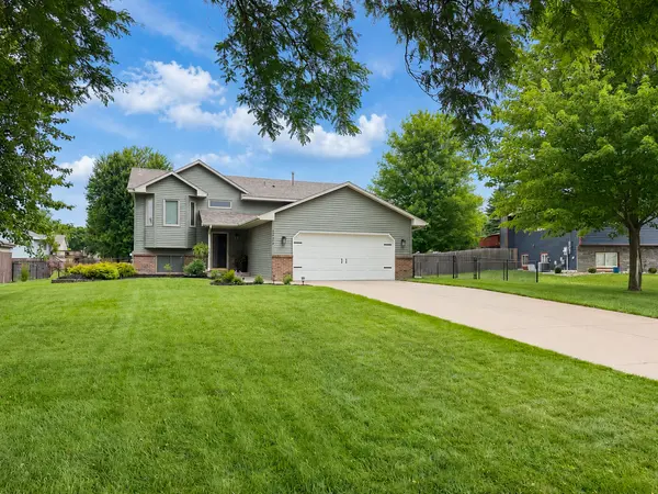 9355 Jarrod AVE S, Cottage Grove, MN 55016