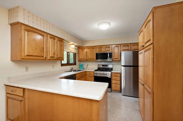 10634 Wellington LN N, Maple Grove, MN 55369