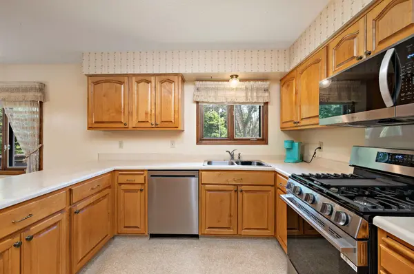 10634 Wellington LN N, Maple Grove, MN 55369