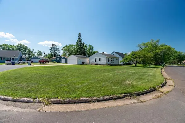 2714 Diane LN, Hibbing, MN 55746