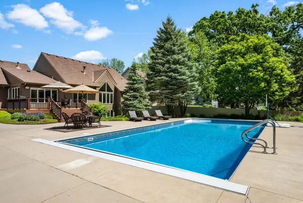 245 Luisa CT, Chaska, MN 55318