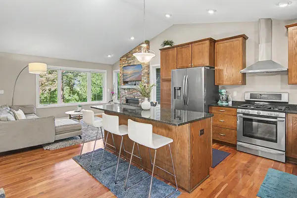 4640 Nine Mile Creek Pkwy, Bloomington, MN 55437