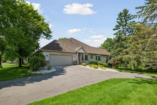4020 Kindred WAY, Lake Elmo, MN 55042