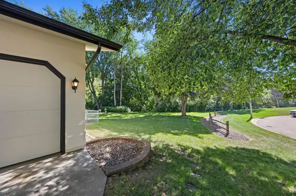 8009 37th AVE N, New Hope, MN 55427