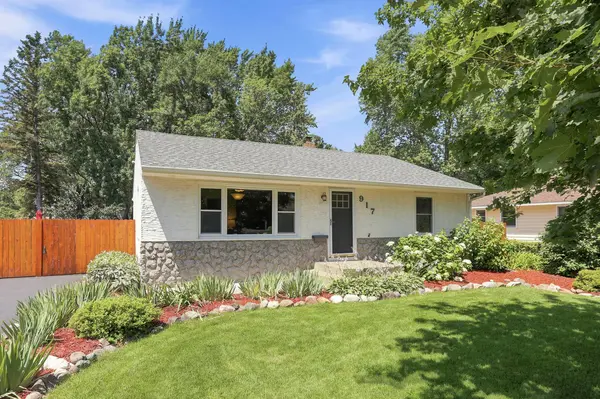 917 Westwood LN, Anoka, MN 55303
