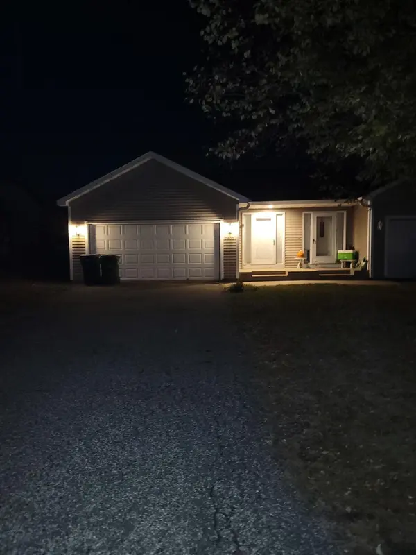 2403 Brenner CT, Roseville, MN 55113