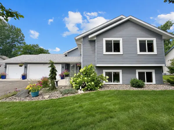 2870 Jordan DR, Woodbury, MN 55125