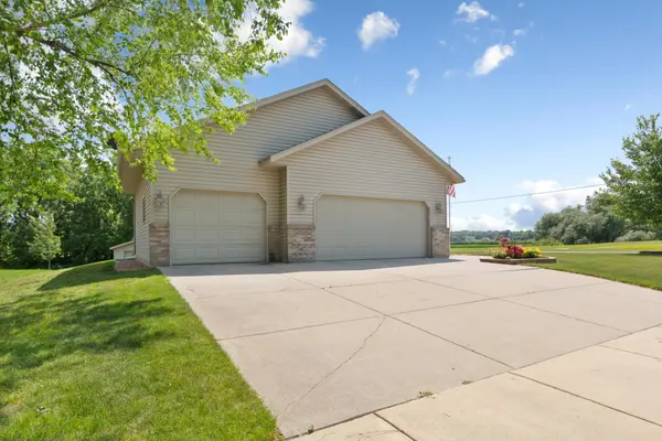2103 Kennedy DR, Faribault, MN 55021