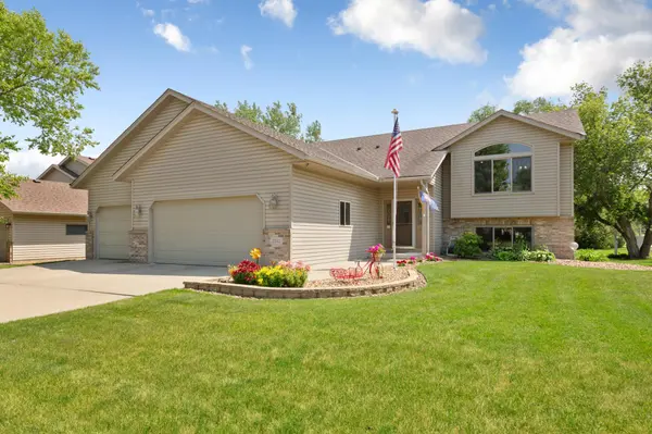 2103 Kennedy DR,  Faribault,  MN 55021