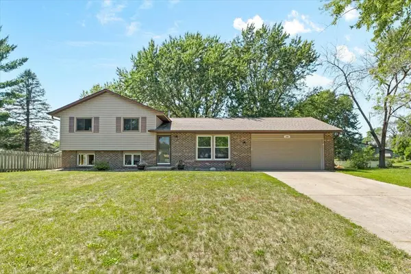 186 Cottonwood CT, Stillwater, MN 55082