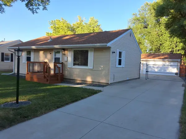 918 21st ST S, Fargo, ND 58103