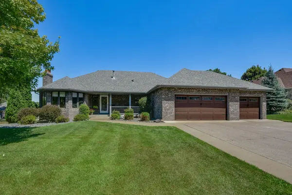 313 Wyndham CIR W, New Brighton, MN 55112
