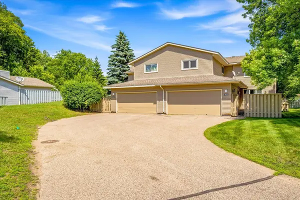 907 Monterey DR, Shoreview, MN 55126