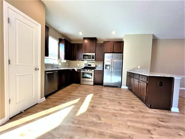 8790 Granite CIR, Woodbury, MN 55129