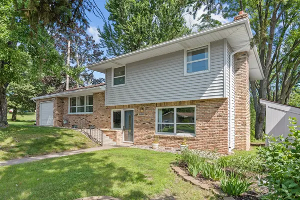 1870 7th ST NW, New Brighton, MN 55112