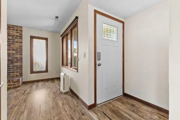 9390 Ranchview LN N, Maple Grove, MN 55369