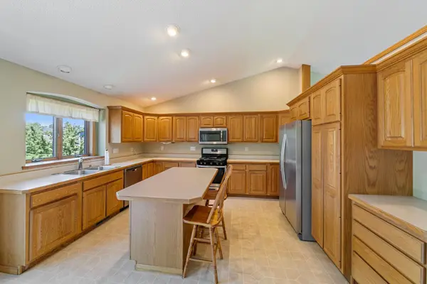 9719 Hillside TRL S, Cottage Grove, MN 55016