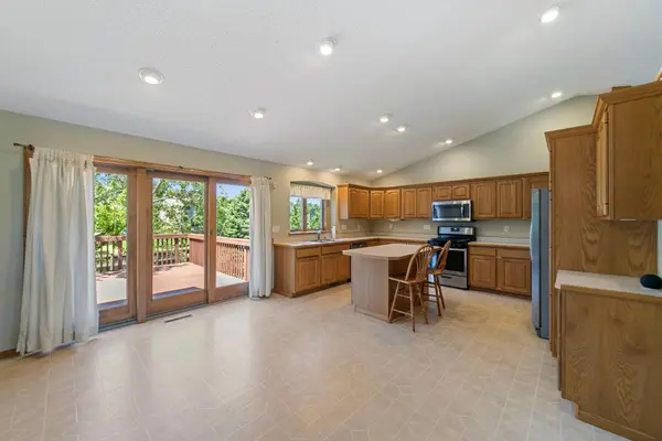 9719 Hillside TRL S, Cottage Grove, MN 55016