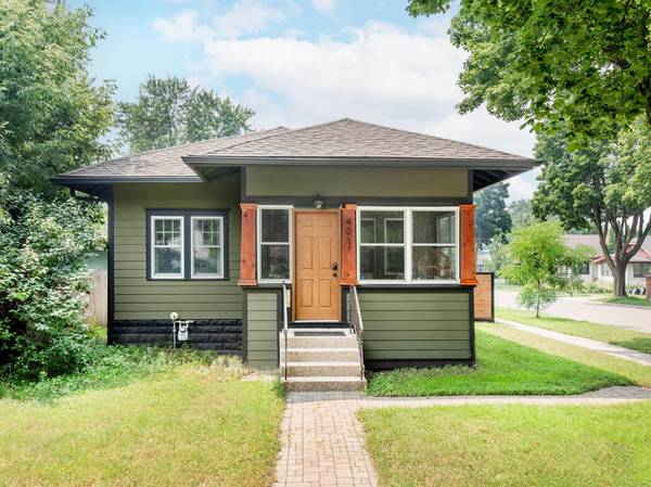 421 Snelling AVE S, Saint Paul, MN 55105